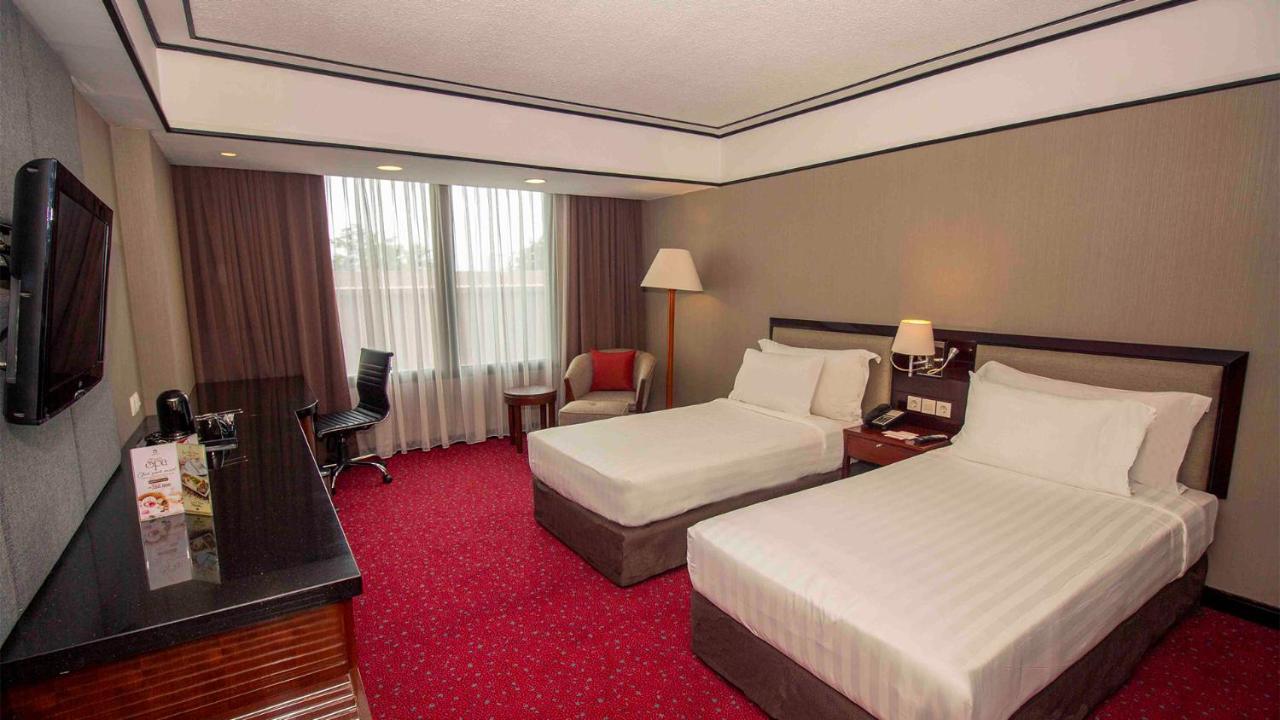 Redtop Hotel & Convention Center Jakarta Exterior foto